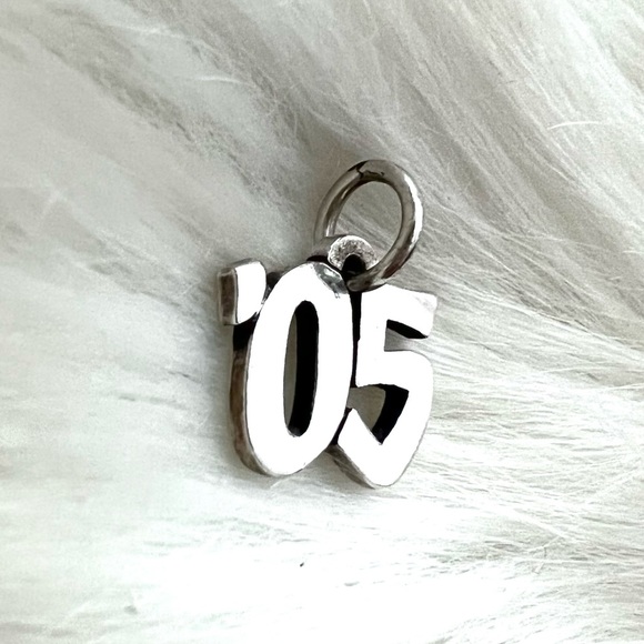 James Avery RARE ‘05 2005 year charm UNCUT - Picture 4 of 7